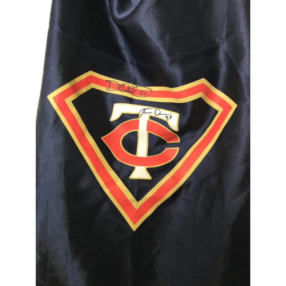 Vintage Minnesota Twins Souvenir Bat and Autographed Blue Hero Cape - Picture 3 of 8
